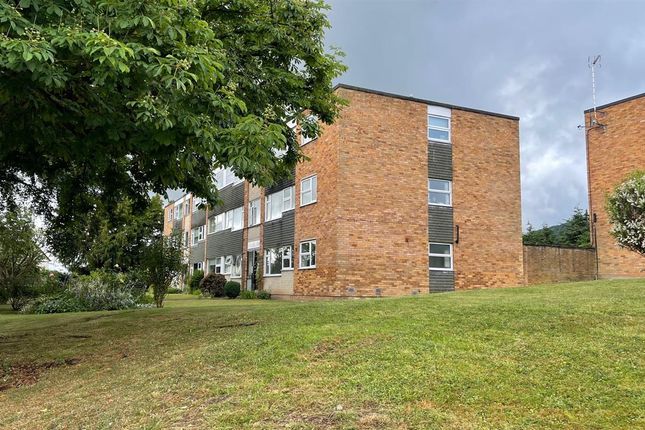 Thumbnail Flat to rent in 14 Chestnut Court, Avenue Road, Malvern, Worcestershire