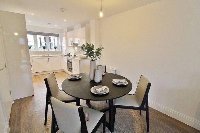 10, Houghton Avenue, Waterlooville photo 5
