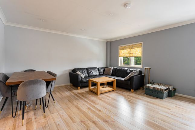 Flat 3, Castle House The Square Lewes Road, Forest Row photo 3