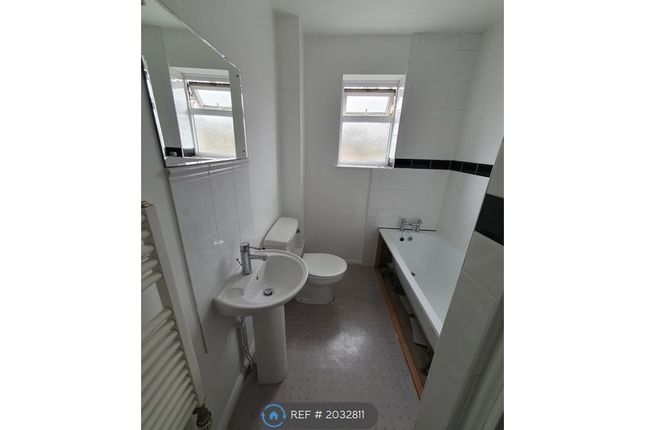 Thumbnail Flat to rent in Arnold Court, London