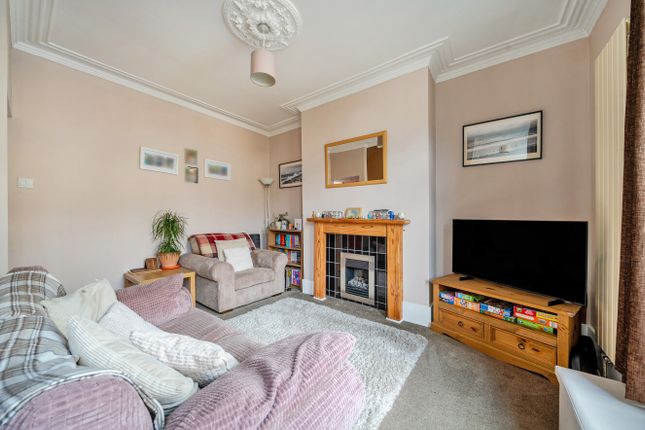34, Yewdall Road, West Yorkshire photo 3