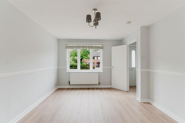 6, Chepstow Close, Stratford-Upon-Avon photo 2