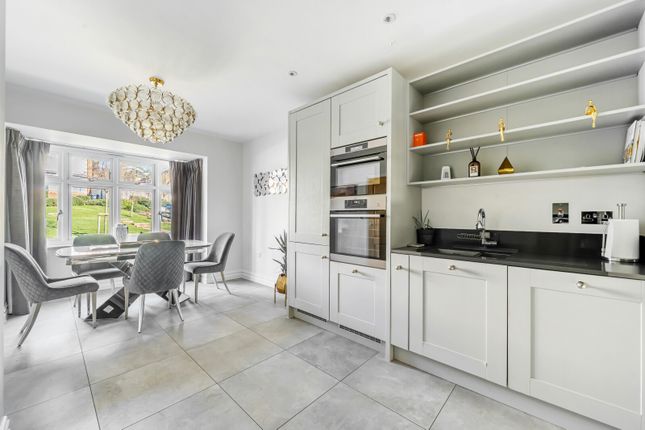 26, Consort Drive, Leatherhead photo 3