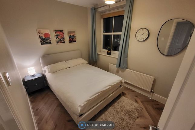 Apartment  Westbury Gardens, A Spen Lane, Leeds photo 4