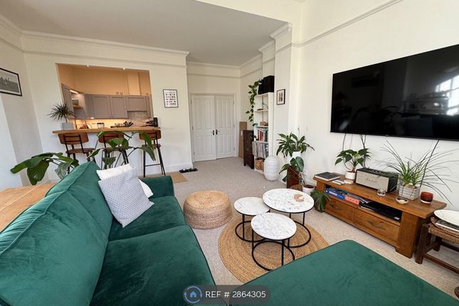 Flat, St Georges Manor, Oxford photo 3