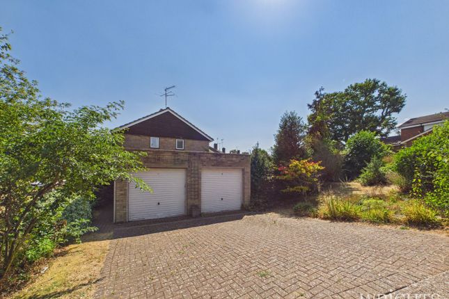 389, Knightsfield, Welwyn Garden City photo 2