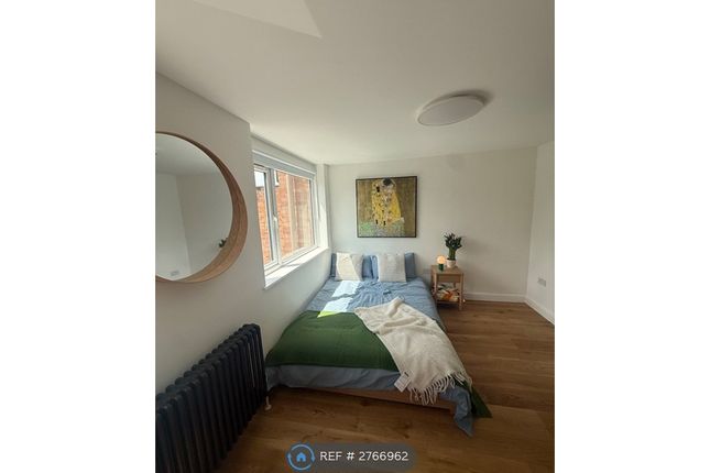 Duncan Close, Barnet photo 2