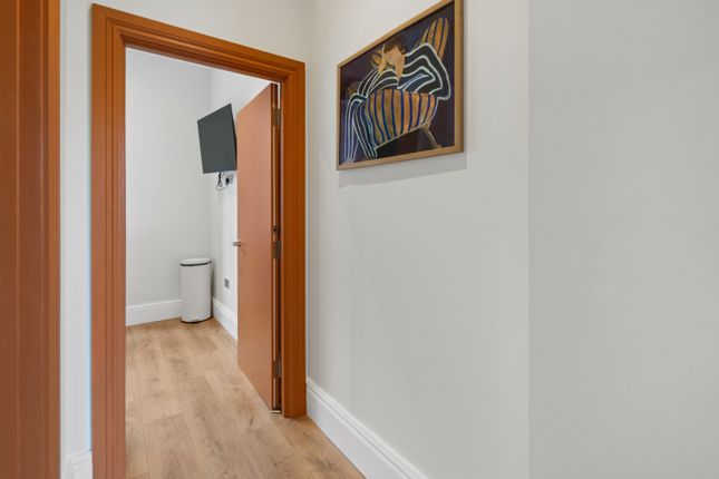 Short Let - Flat 2, 150, Old Brompton Road, London photo 3
