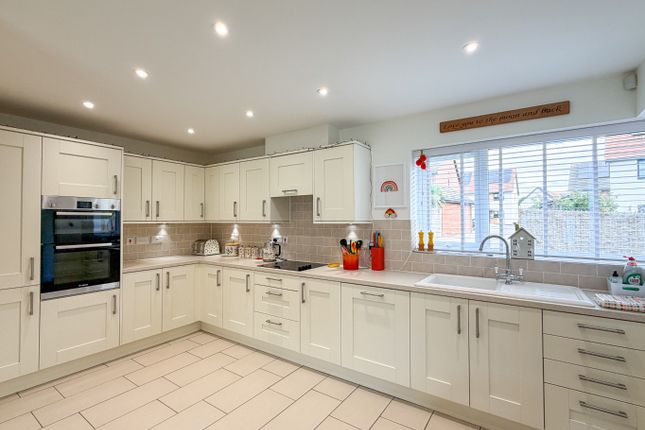 8 Coopers Crescent, Hingham, Norfolk photo 4