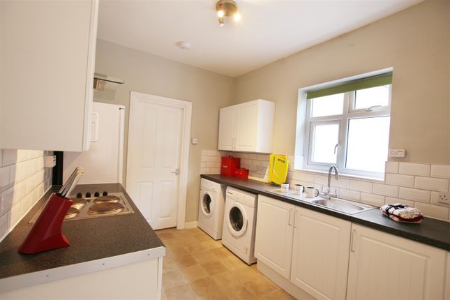 Room 4, 14, Whitworth Road, Northampton photo 5