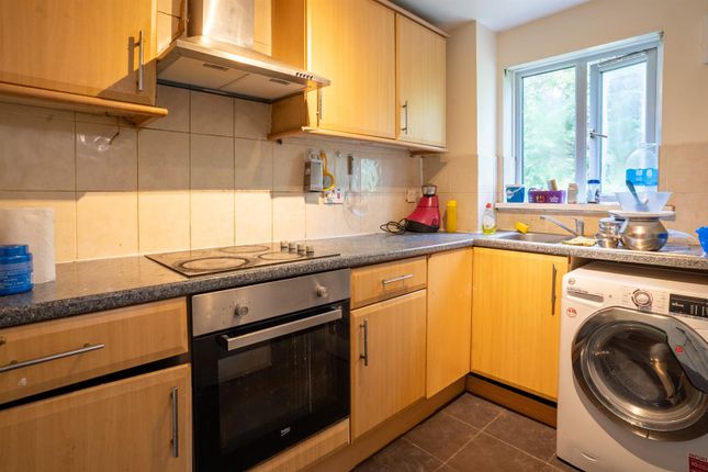 54, Burket Close, Southall photo 4