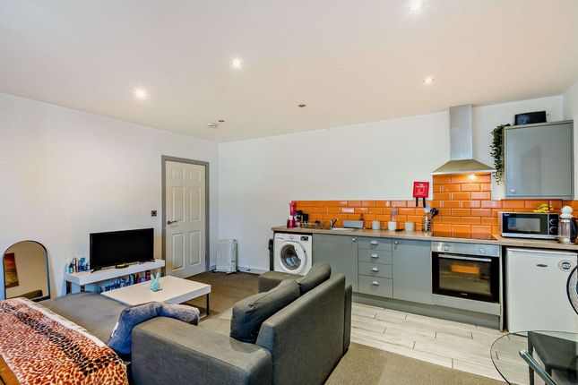 Apartment 402 St Peters House, Princes Street, Doncaster, South Yorkshire, DN1 3BP photo 2