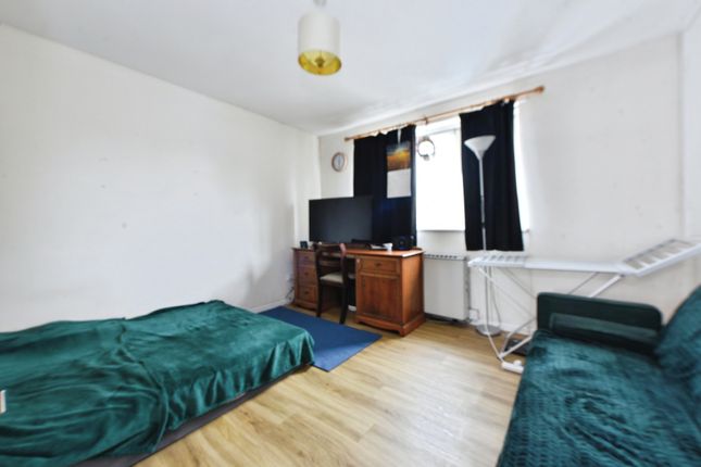 5, Craignair Court, Pendlebury photo 3