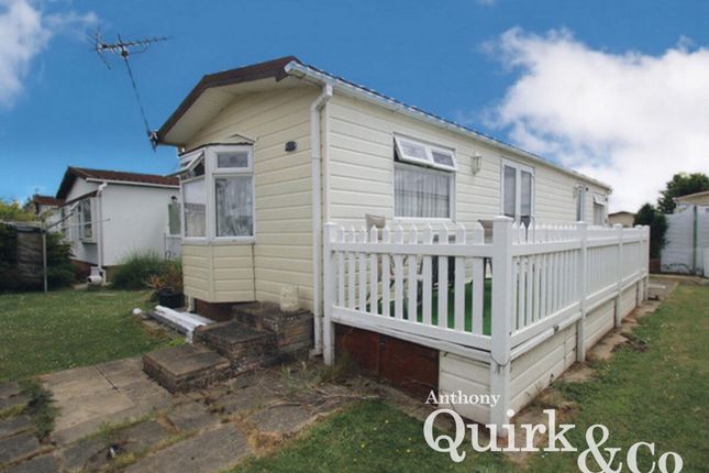 Thumbnail Mobile/park home for sale in Creek Road, Canvey Island 8Qe