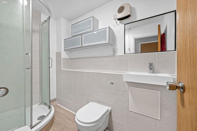 2-bed terraced on 29, Greenland Mews London, Surrey Quays, £2,150/mo