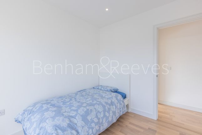 Flat to rent in Accolade Avenue, Southall