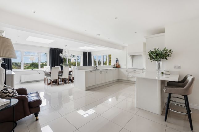 6, Copse Way, Farnham photo 3