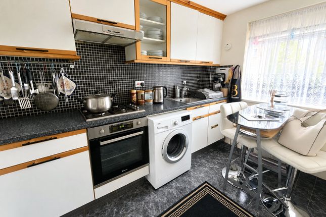 Flat 21, Summer House,, Bonfield Road, London photo 4