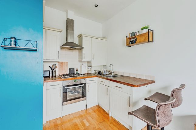 Flat 1, 86, Woodlands Road, Redhill photo 4