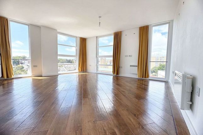 2-bed flat on Empress Heights, College Street, Southampton, £195,000