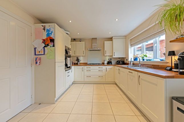 16, Lacewing Drive, Bedford photo 4