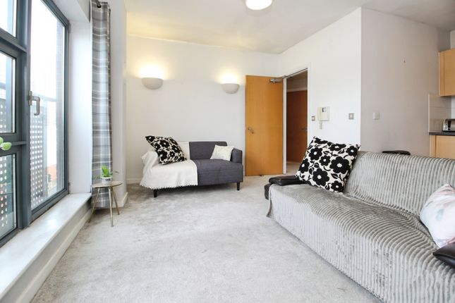 Flat 24/The Point, 3 Whitehall Place, Leeds photo 2