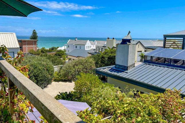 Detached house for sale in Bloubergstrand, Blaauwberg, South Africa