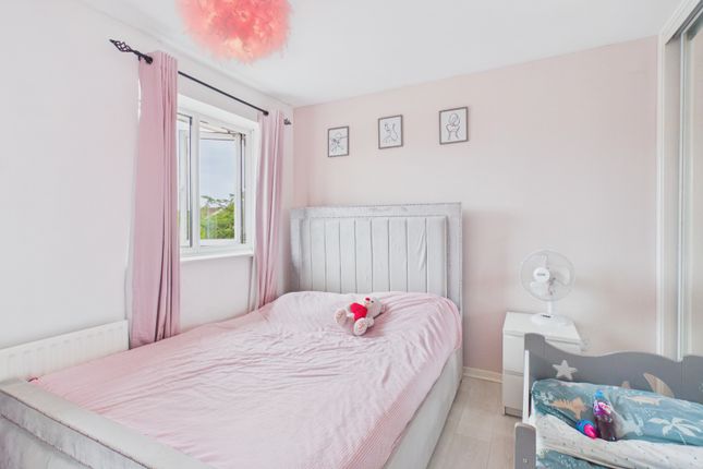 10 Meadow Nook, Boulton Moor, Derbyshire photo 4