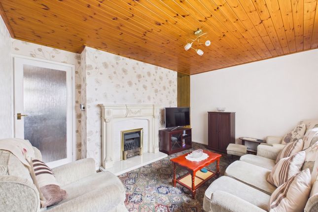 10 Broom Close, Nottingham photo 2