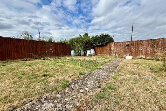 6, Tamar Close, Swindon photo 4