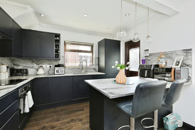 5, Camellia Close, Doncaster photo 3