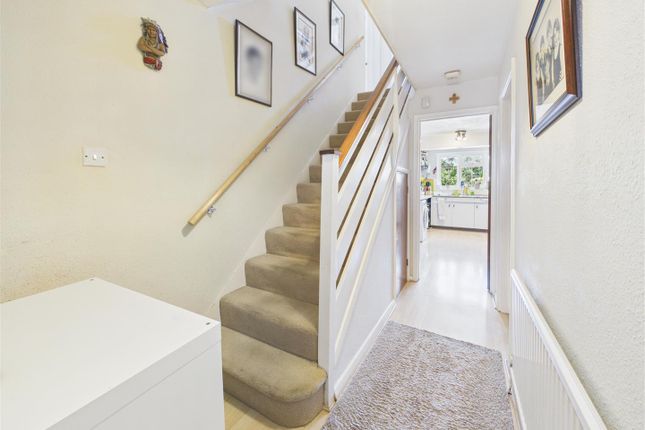 18, Severn Drive, Walton-On-Thames photo 2