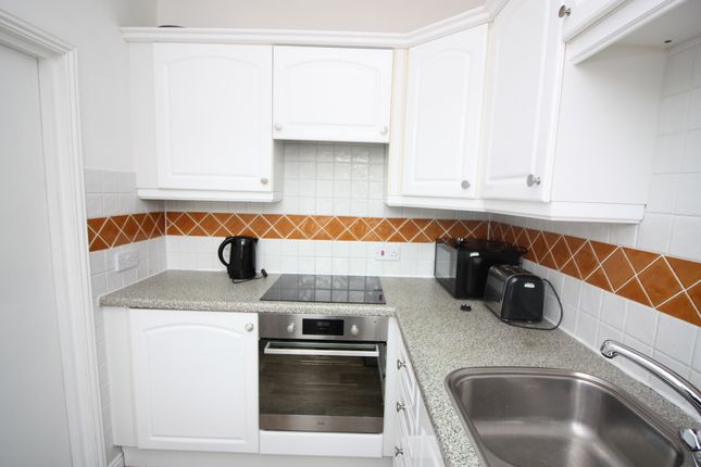 Flat 2, 4, Clifton Road, Exeter, Devon photo 4
