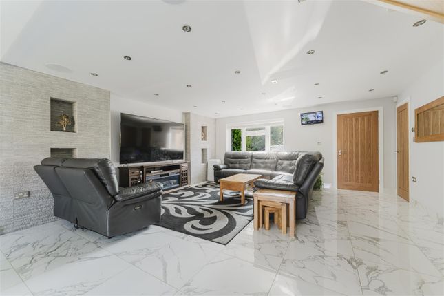 4, St. Margarets Close, Iver photo 2