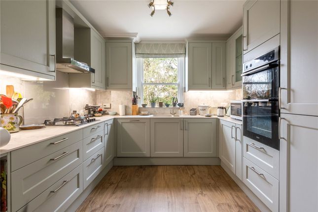 Flat 5, Nower Lodge,, Hampstead Lane, Surrey photo 2