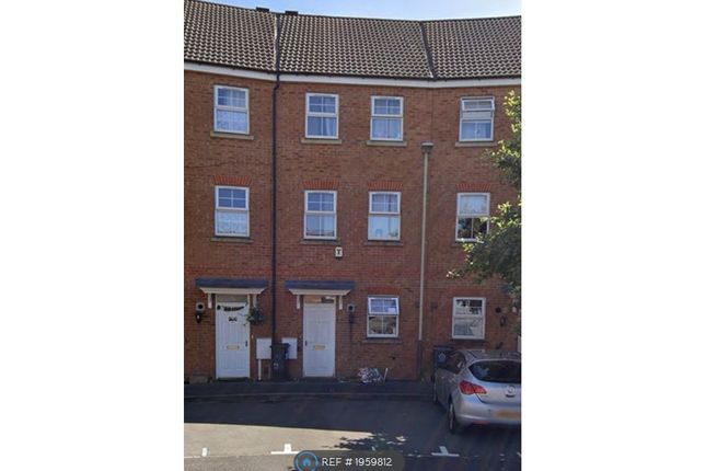 Terraced house to rent in Englewood Close, Leicester