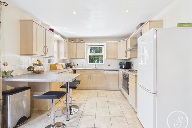 12, Lawson Wood Drive, Leeds photo 4