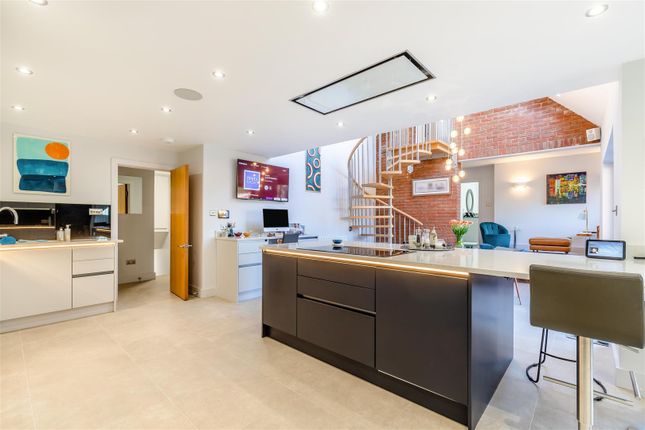 8642125-Interior18.Jpg