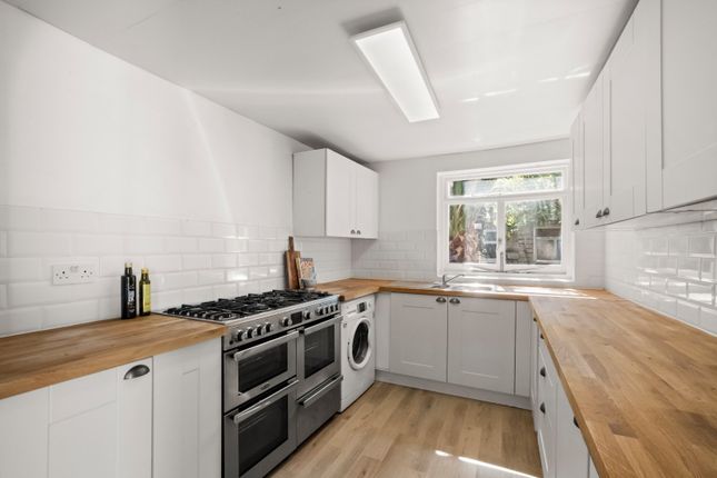 18, Vant Road, London photo 4