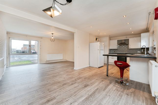 13, Chestnut Way, Brandon photo 3