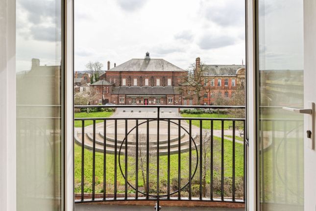 31, Knightsbridge Court, Warrington photo 3