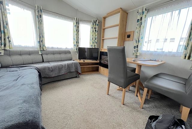 Mobile/park home to rent in Parkhome To Let At Seal Bay, Warners Lane, Selsey, West Sussex