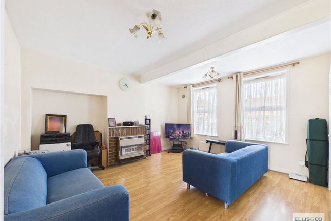 28, Cody Close, Harrow photo 2