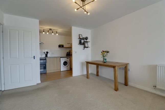 112, Solebay Way, Gosport photo 4