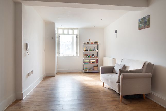Thumbnail Maisonette for sale in Clarence Square, Brighton