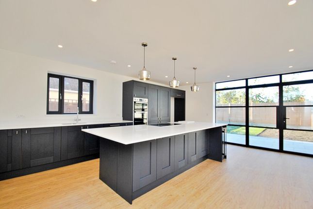 3, Meadow Close, Ringwood photo 3