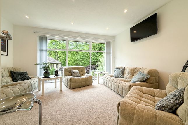 176, Huddersfield Road, Holmfirth photo 3