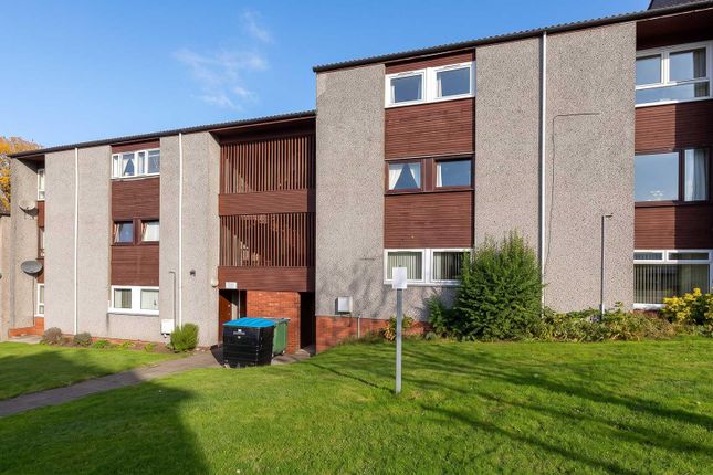 2-bed flat on Potterhill Gardens, Perth, £89,950