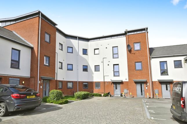 Thumbnail Flat for sale in Manx Close, Waterlooville, Hampshire