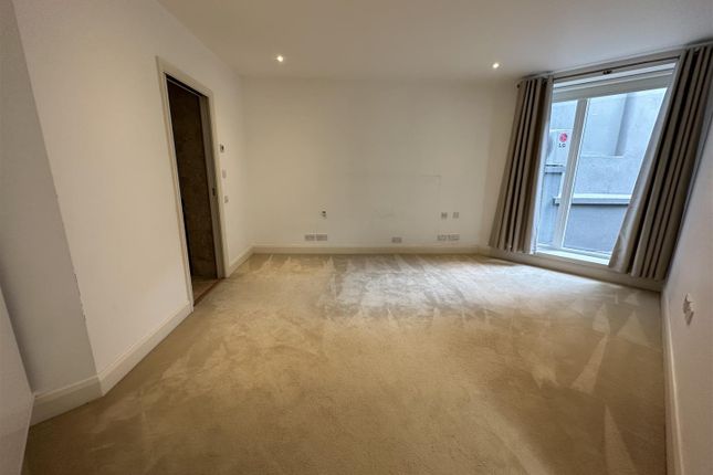 11, Rose Joan Mews, London photo 4